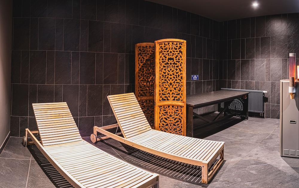 swimming pool spa