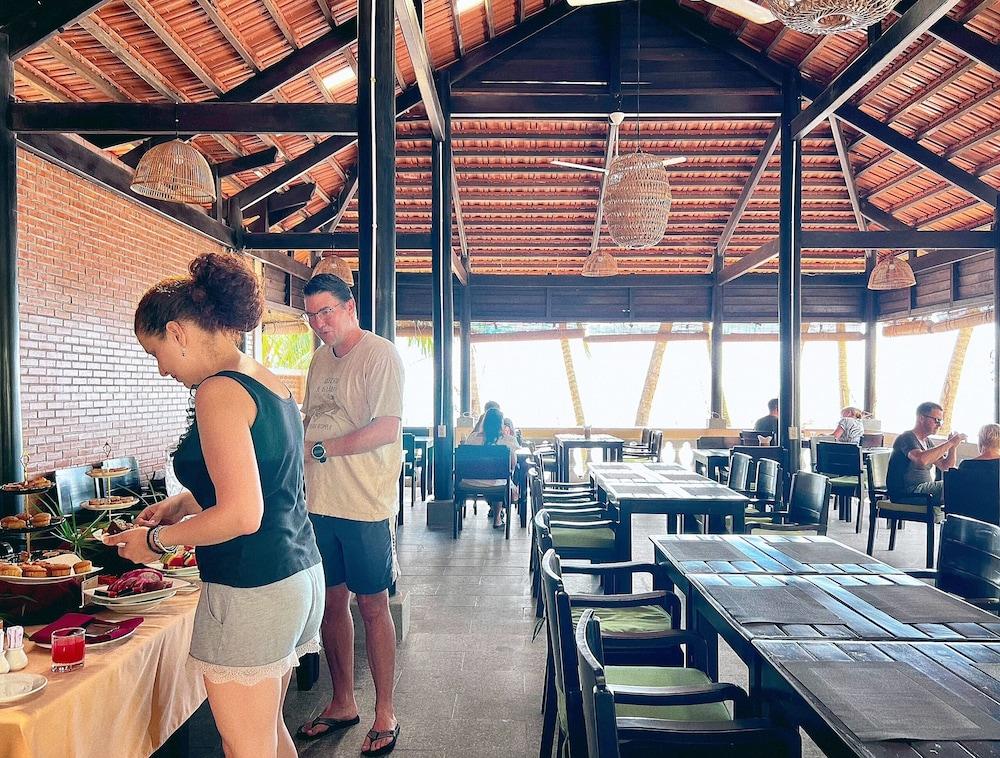 restaurant cafeteria