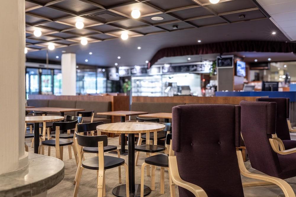 restaurant cafeteria