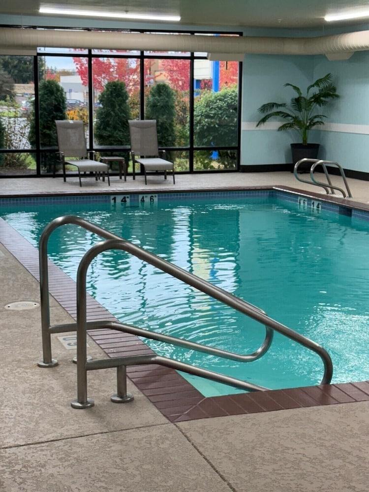 swimming pool spa