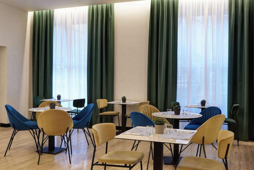 restaurant cafeteria