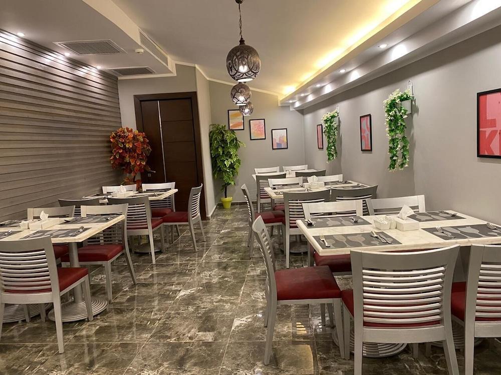 restaurant cafeteria