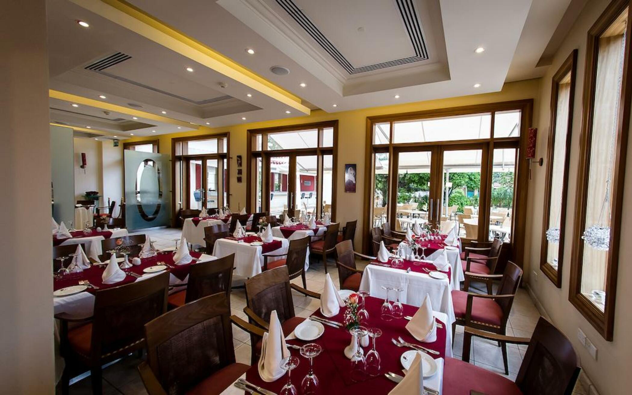restaurant cafeteria