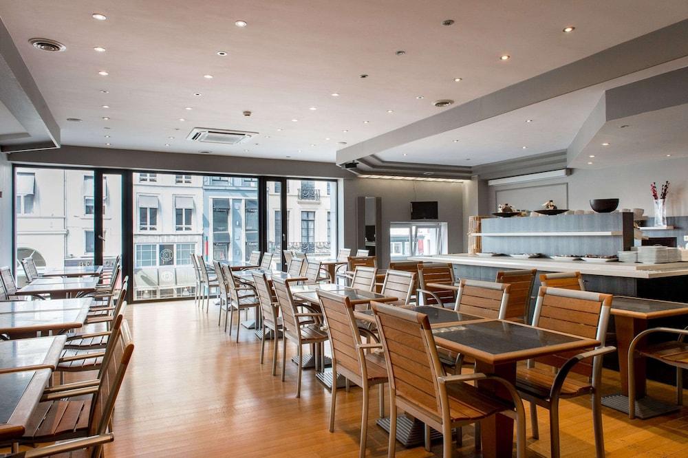 restaurant cafeteria