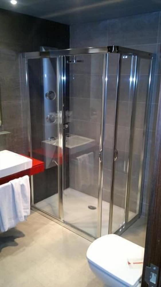 swimming pool spa