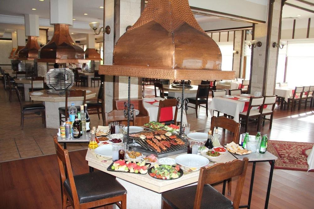 restaurant cafeteria