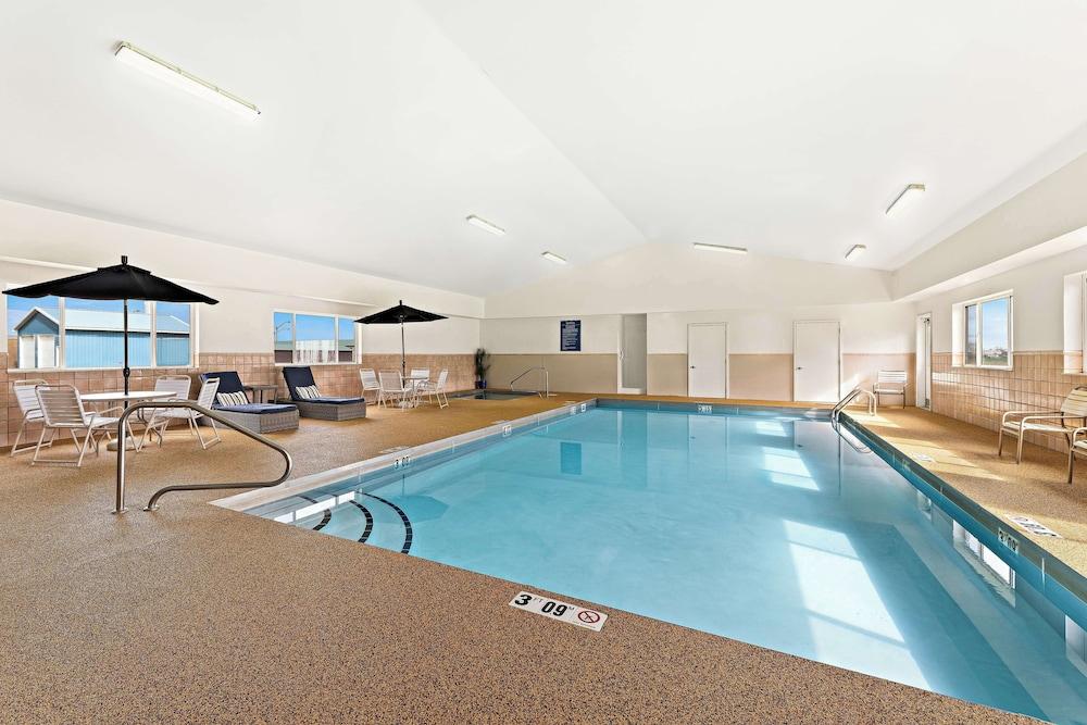 swimming pool spa