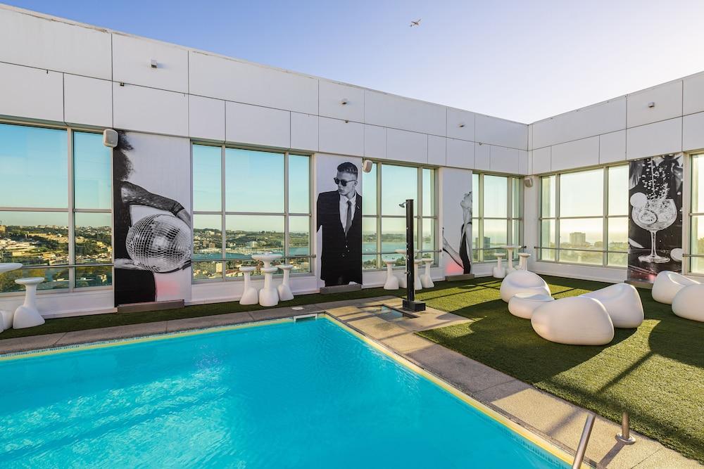 swimming pool spa