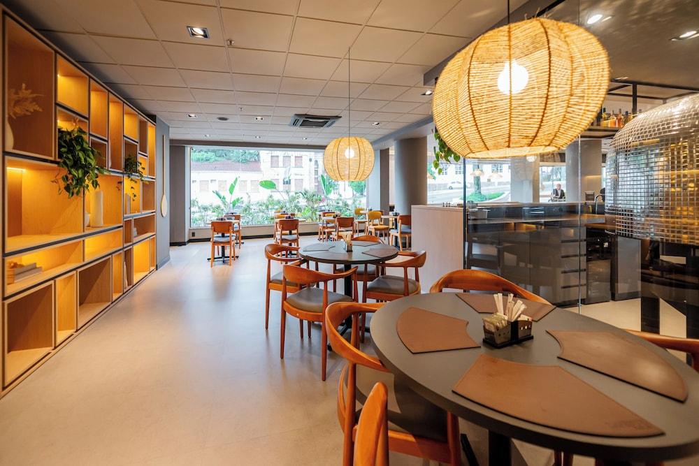 restaurant cafeteria