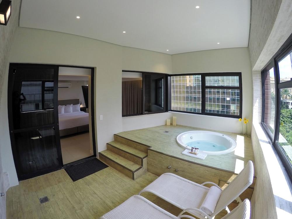 swimming pool spa