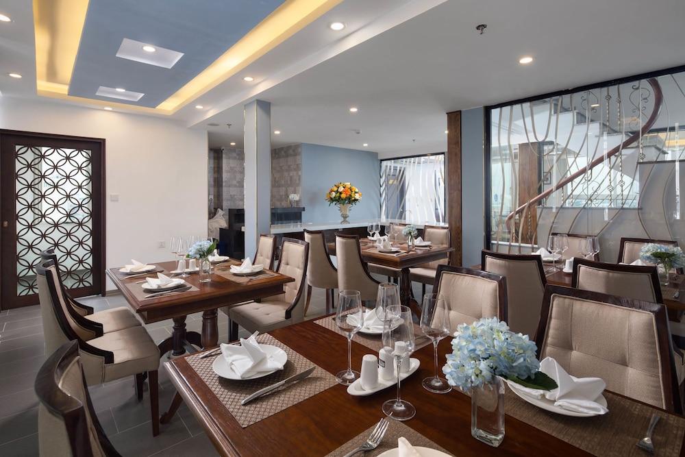 restaurant cafeteria