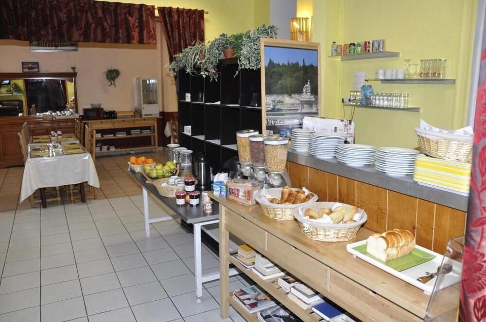restaurant cafeteria