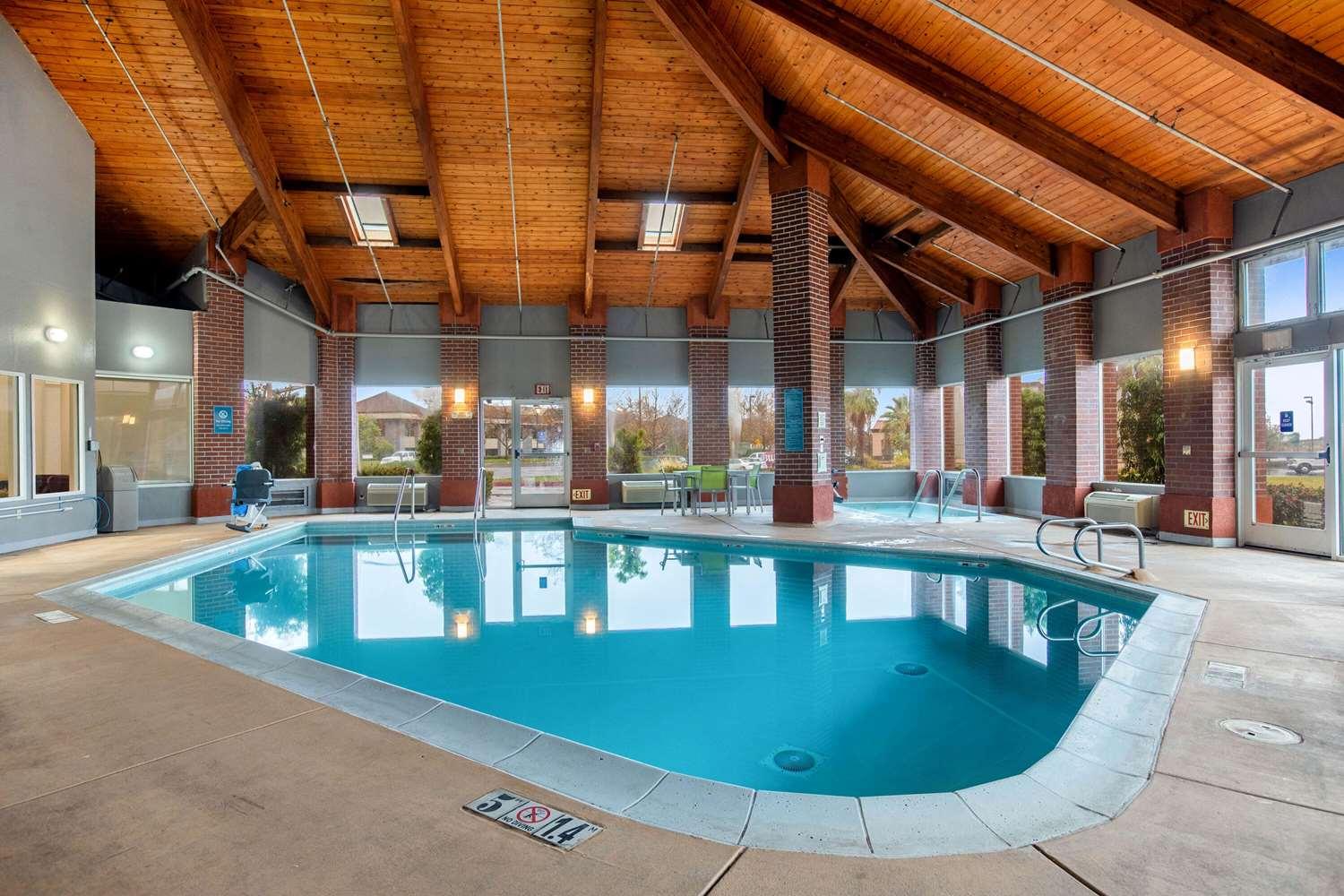 swimming pool spa