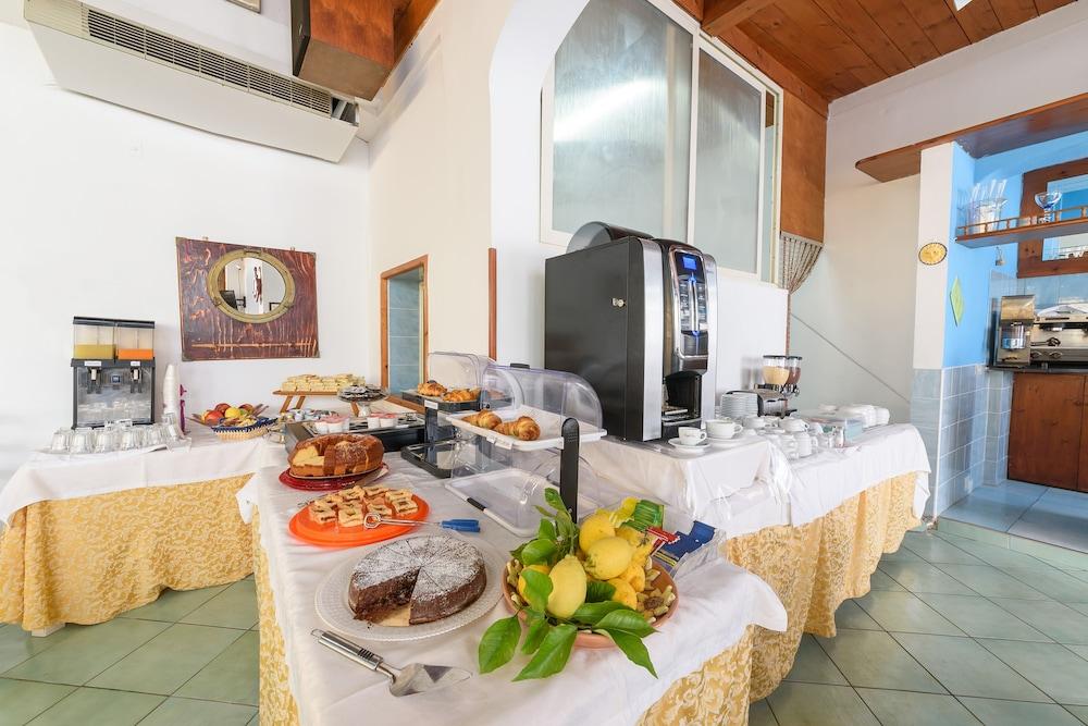 restaurant-cafeteria