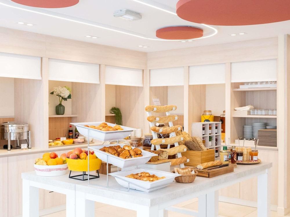 restaurant cafeteria