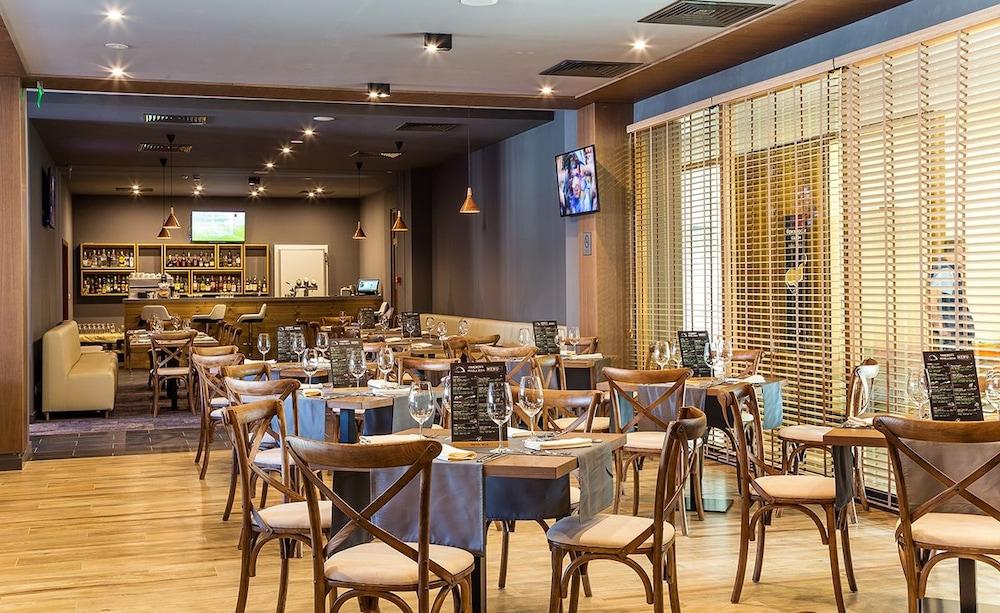 restaurant cafeteria