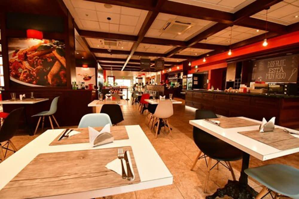 restaurant cafeteria