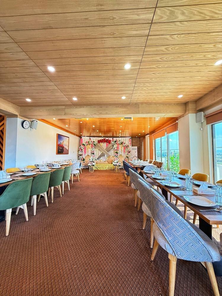 restaurant cafeteria