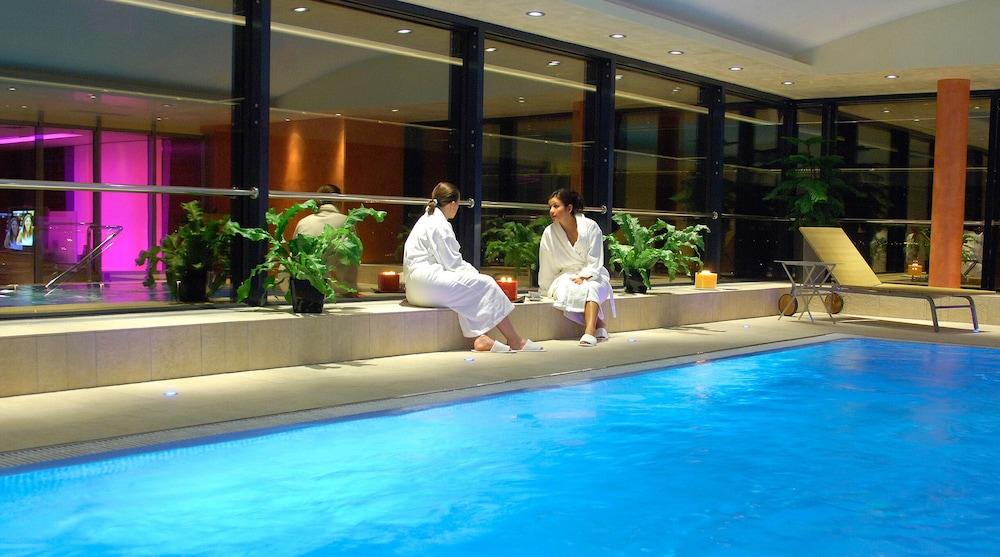 swimming pool spa