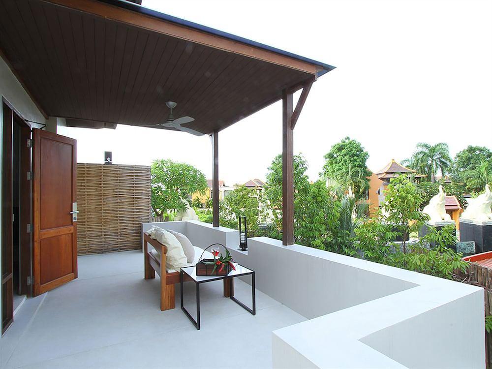 swimming pool spa