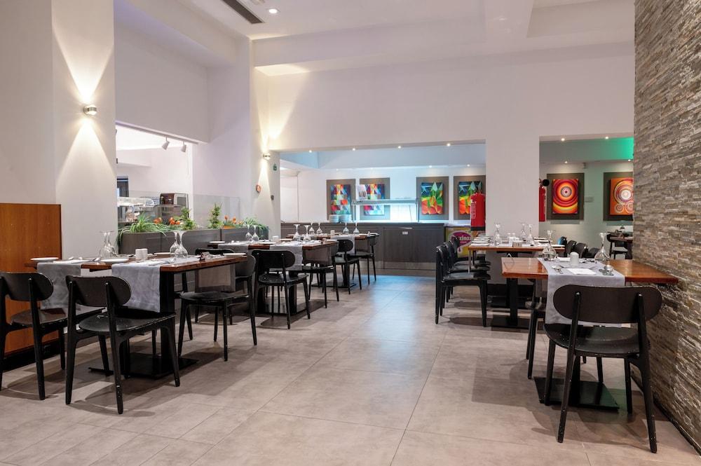 restaurant cafeteria