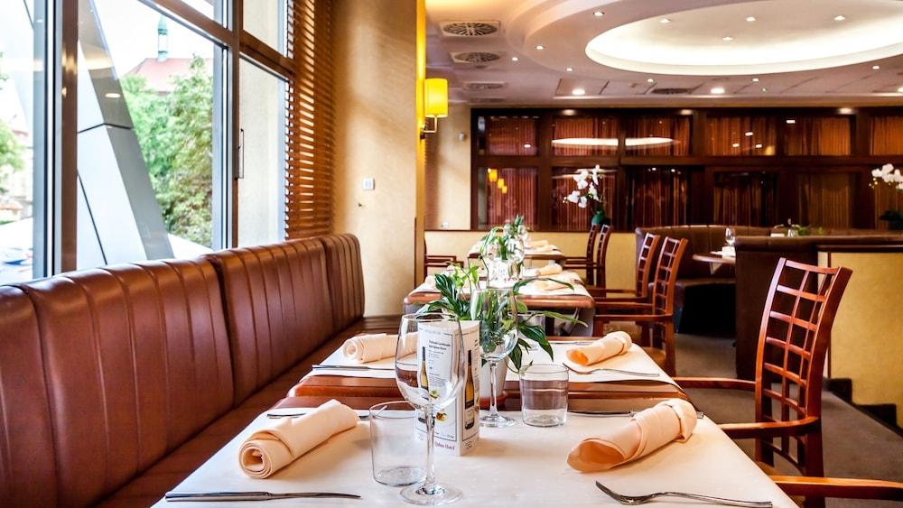 restaurant cafeteria