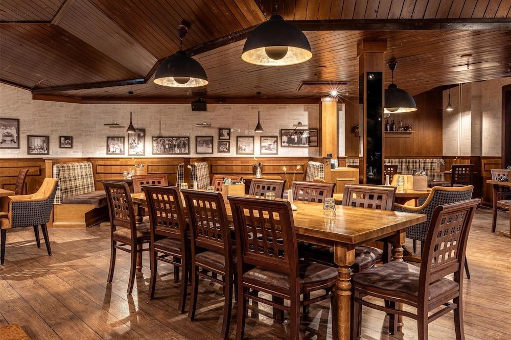 restaurant cafeteria