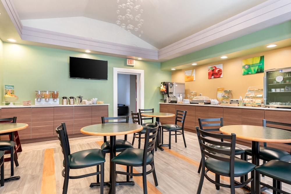restaurant cafeteria