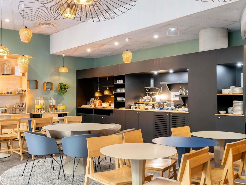 restaurant cafeteria