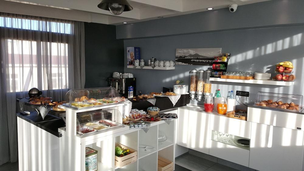 restaurant cafeteria