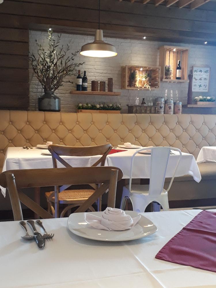 restaurant cafeteria