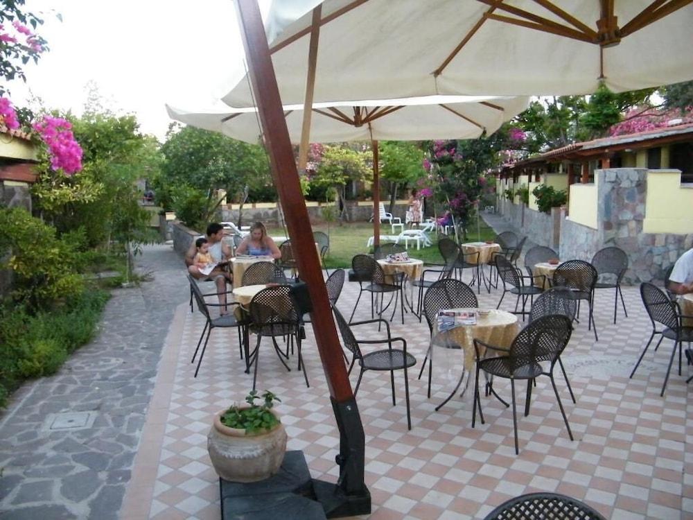 restaurant-cafeteria