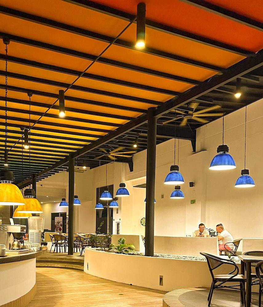 restaurant cafeteria