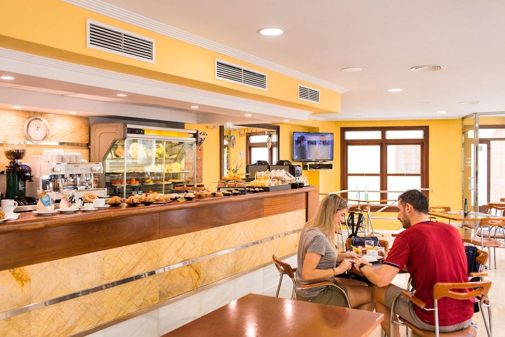 restaurant cafeteria
