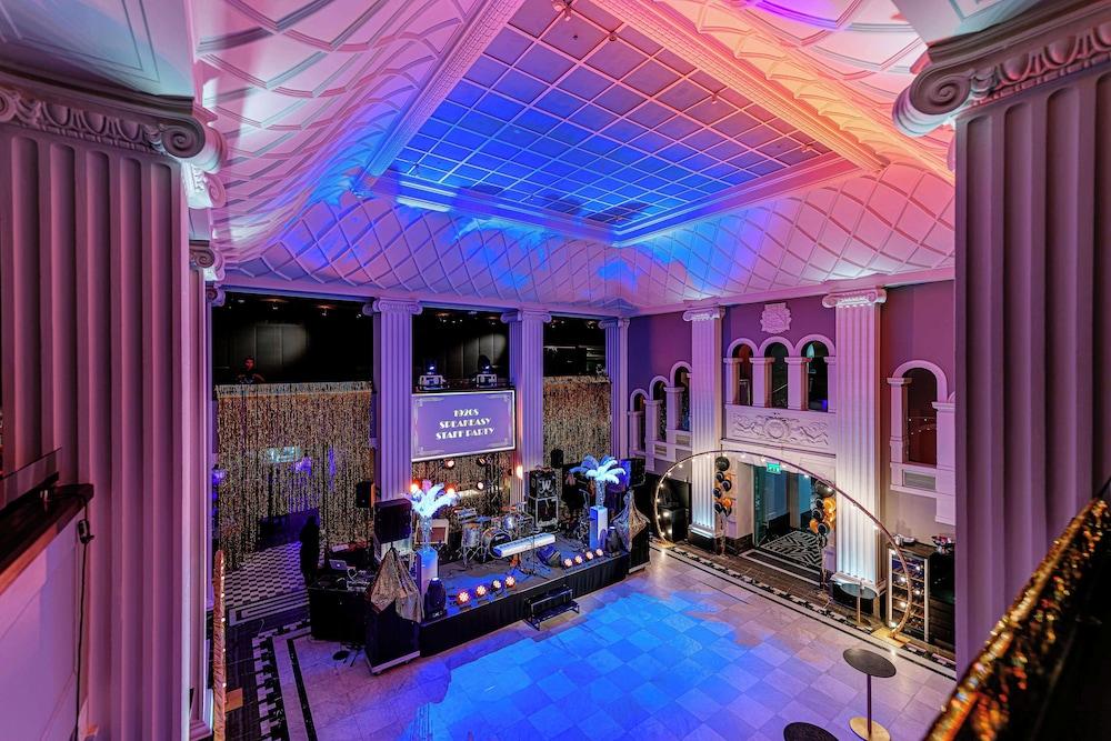swimming pool spa