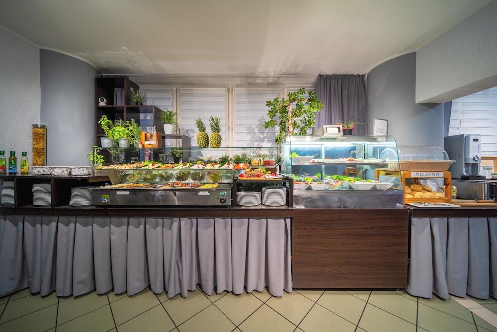 restaurant cafeteria