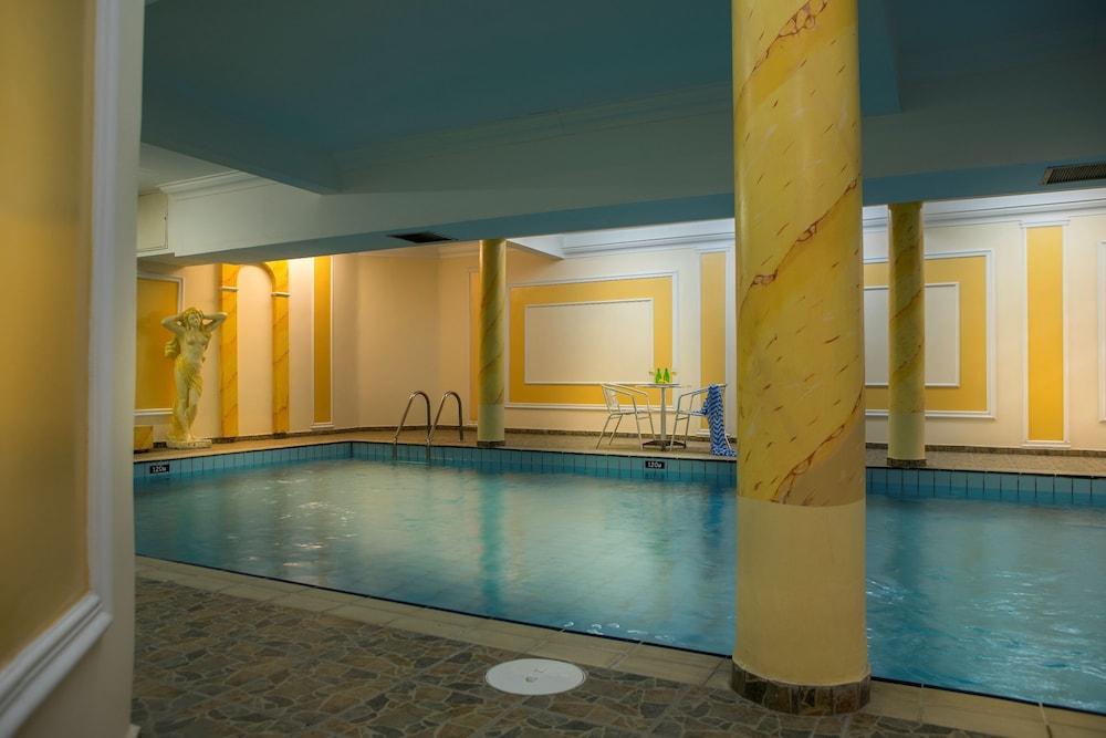swimming pool spa