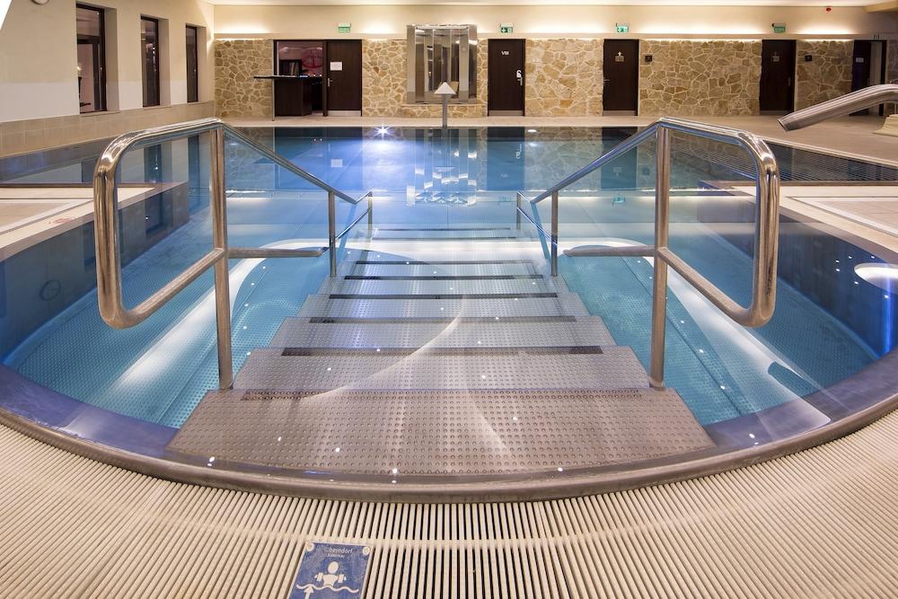 swimming pool spa
