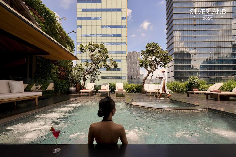 swimming pool spa
