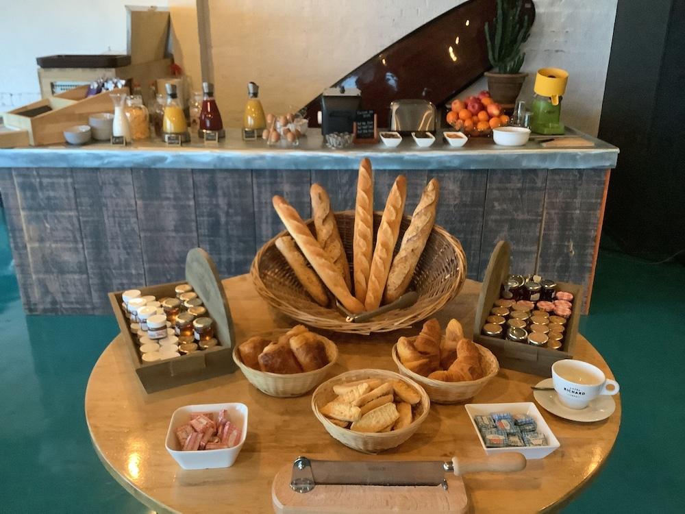restaurant-cafeteria