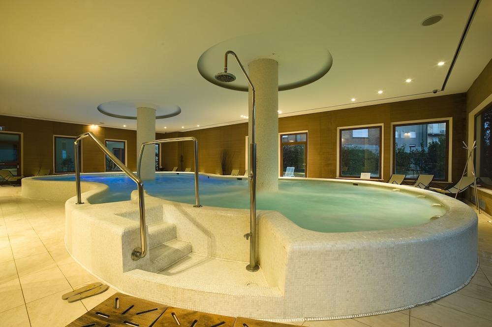 swimming pool spa