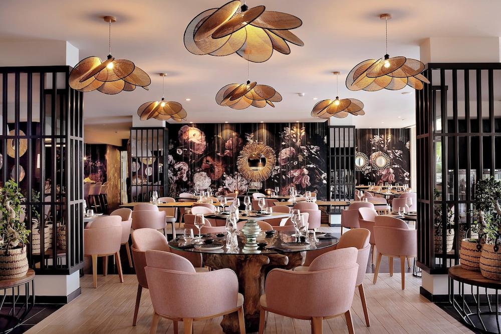 restaurant cafeteria