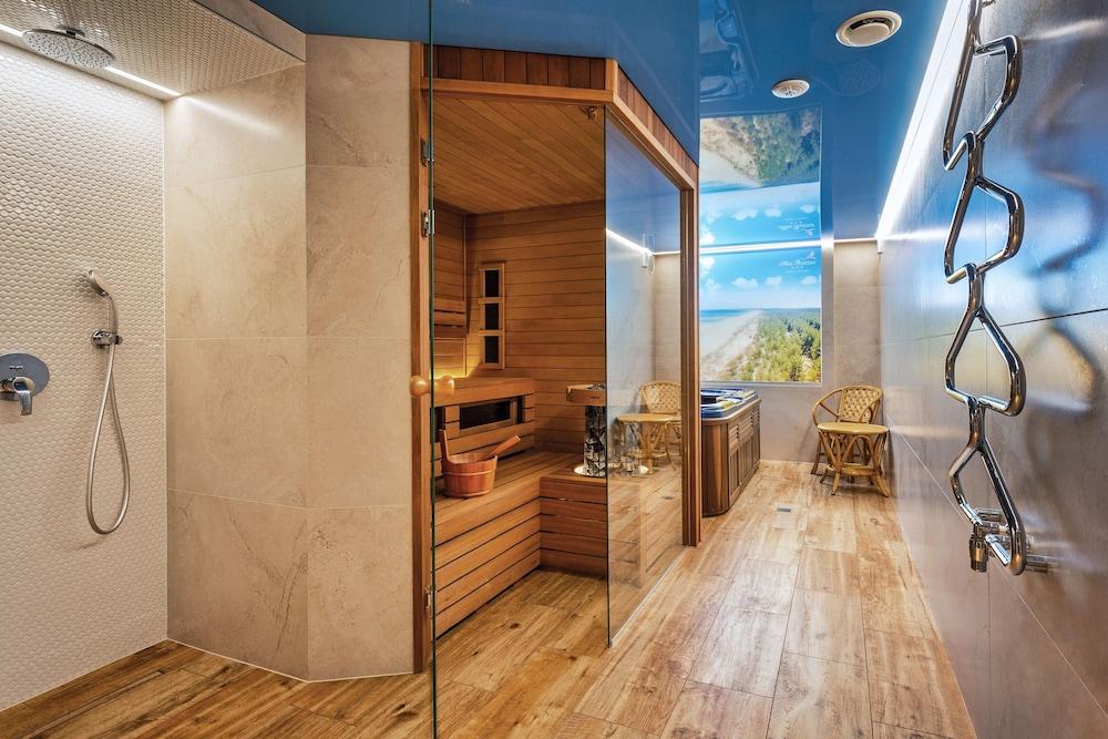 swimming pool spa