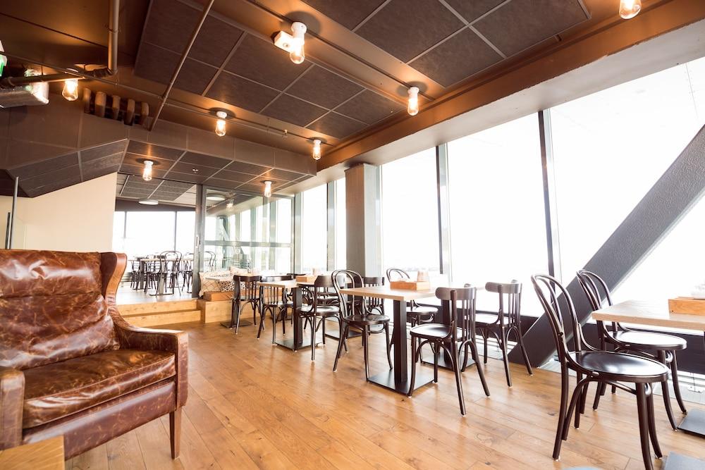 restaurant-cafeteria