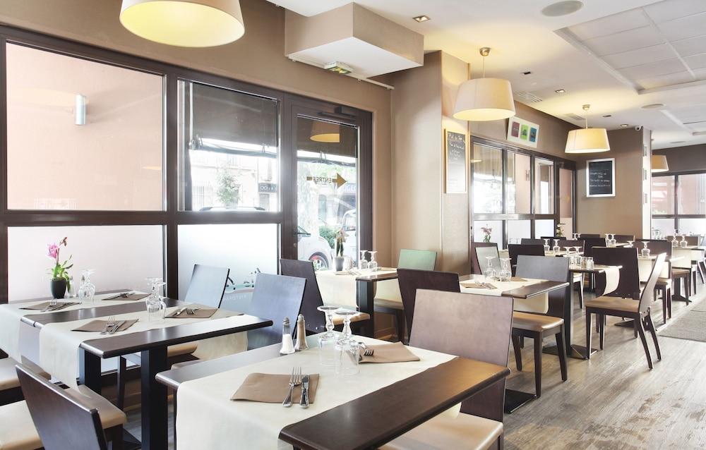 restaurant cafeteria