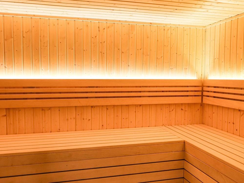 swimming pool spa