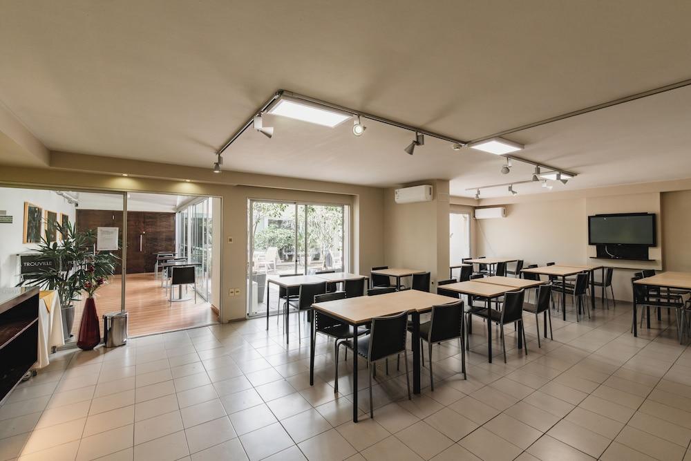 restaurant cafeteria