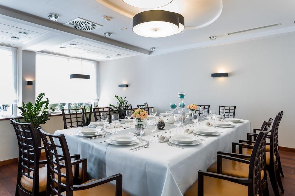 restaurant-cafeteria