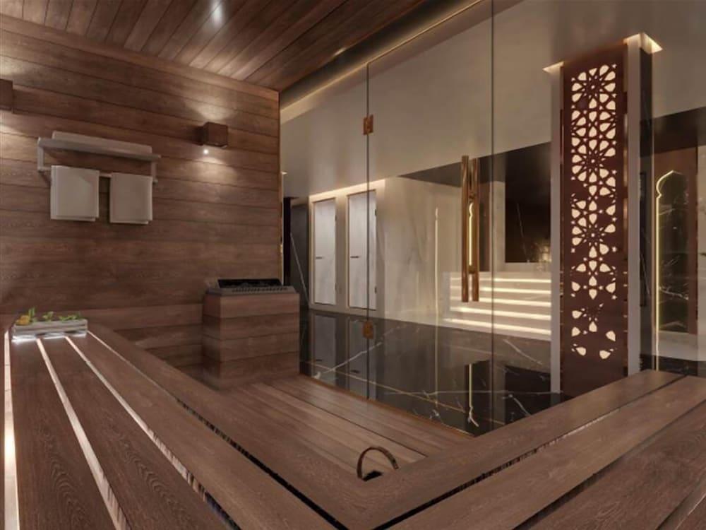 swimming pool spa