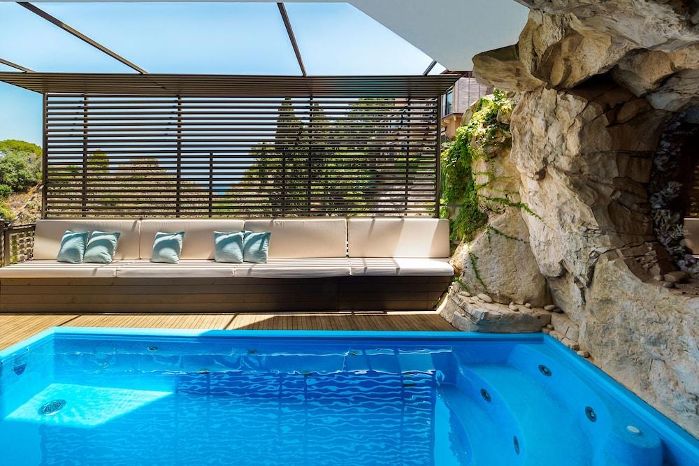 swimming pool spa